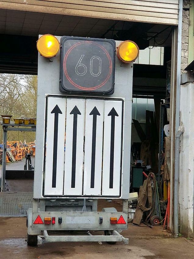 LED Verkehrsleittafel Verkehrssicherungsanhänger Nissen Horizont